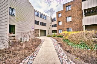 1840 W Highland Avenue E204, Elgin, IL 60123