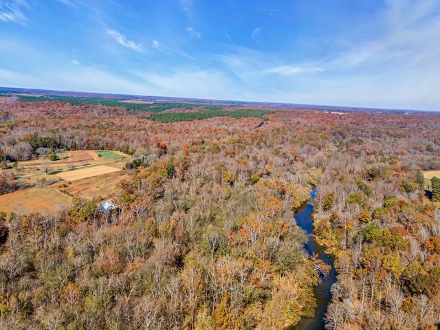 761 Metal Ford Rd, Hohenwald, TN 38462