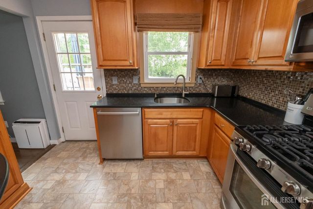61 Clifton Street, Edison, NJ 08817