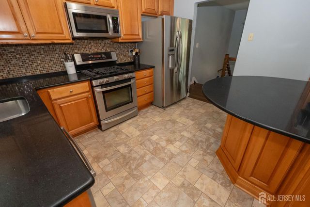 61 Clifton Street, Edison, NJ 08817