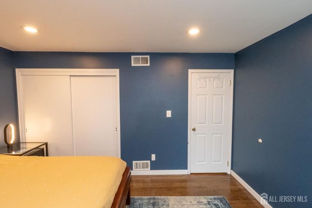 61 Clifton Street, Edison, NJ 08817