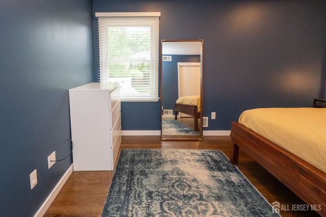 61 Clifton Street, Edison, NJ 08817