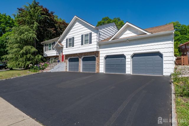 61 Clifton Street, Edison, NJ 08817