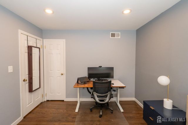 61 Clifton Street, Edison, NJ 08817