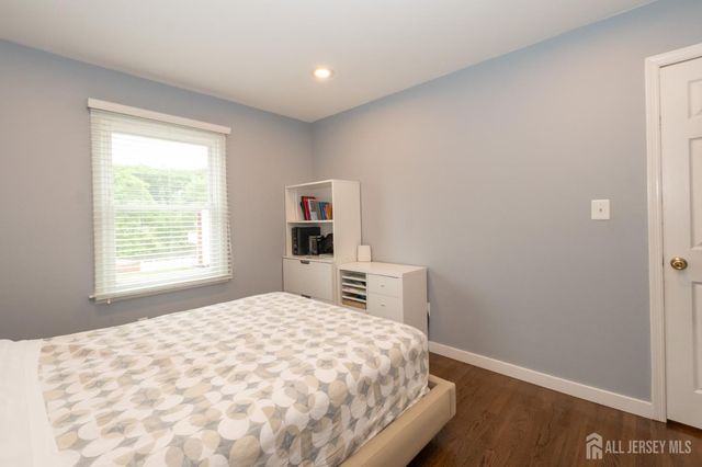 61 Clifton Street, Edison, NJ 08817