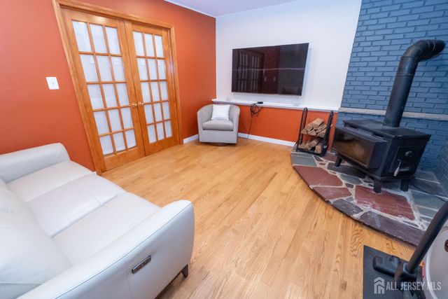 61 Clifton Street, Edison, NJ 08817