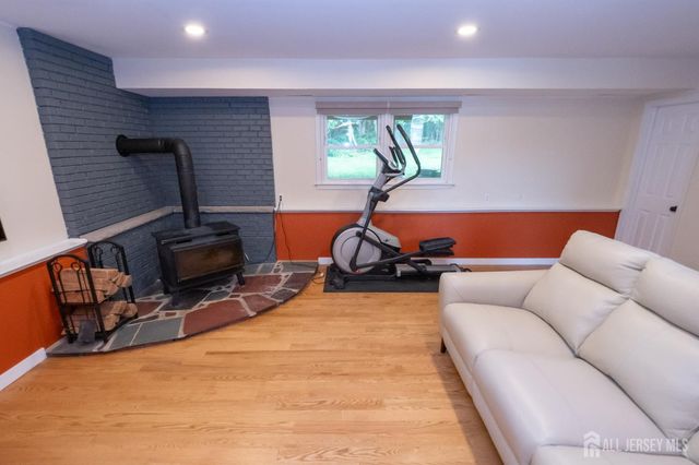 61 Clifton Street, Edison, NJ 08817