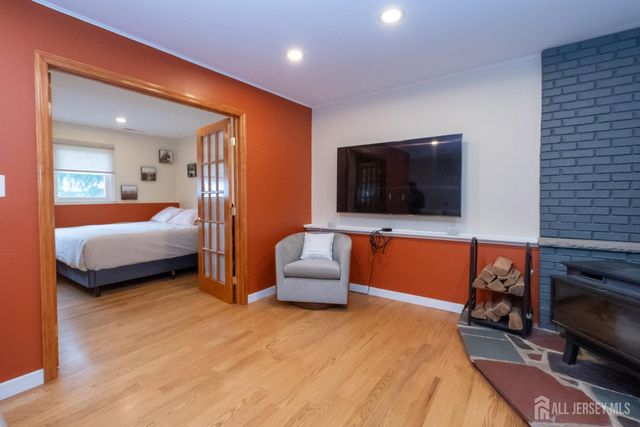 61 Clifton Street, Edison, NJ 08817