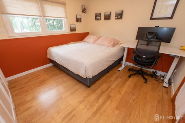 61 Clifton Street, Edison, NJ 08817