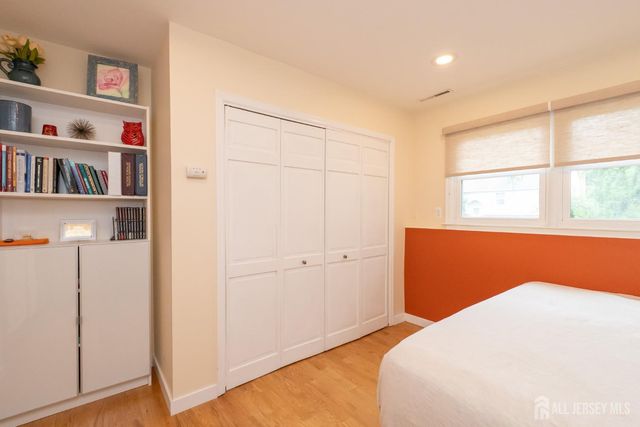 61 Clifton Street, Edison, NJ 08817