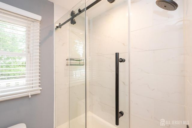 61 Clifton Street, Edison, NJ 08817