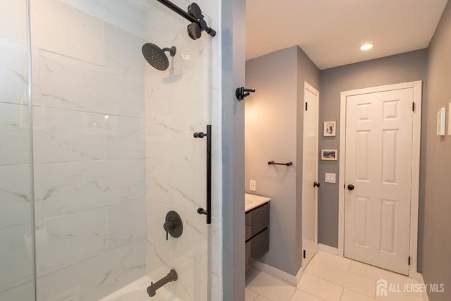 61 Clifton Street, Edison, NJ 08817