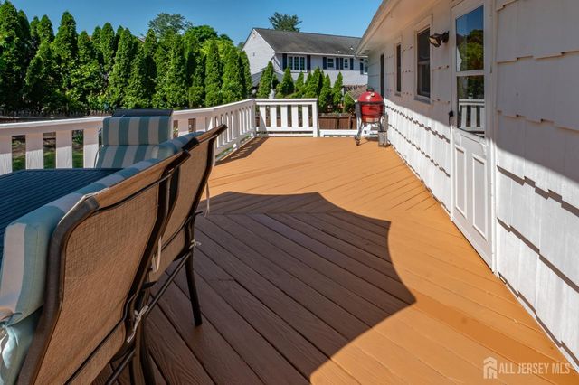 61 Clifton Street, Edison, NJ 08817