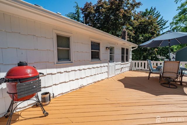 61 Clifton Street, Edison, NJ 08817