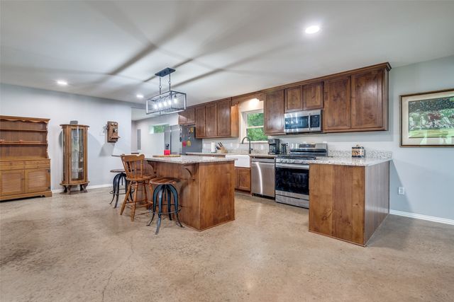 5115 County Road 423, Grandview, TX 76050