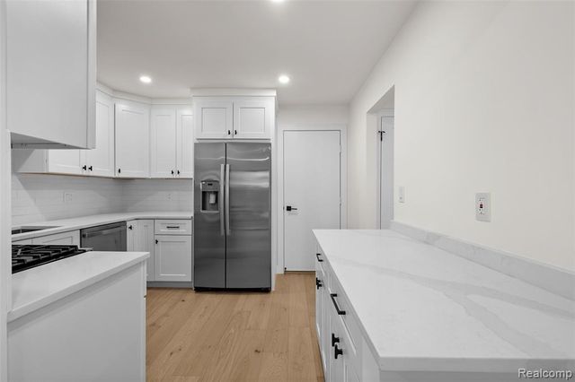 1830 Streamedge Court, Rochester Hills, MI 48309