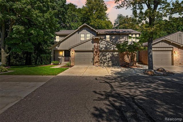 1830 Streamedge Court, Rochester Hills, MI 48309