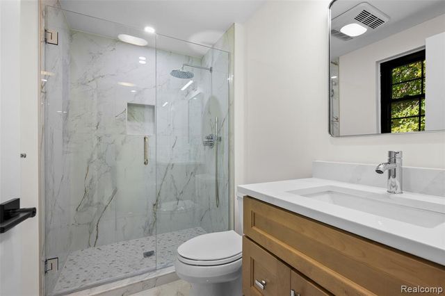 1830 Streamedge Court, Rochester Hills, MI 48309