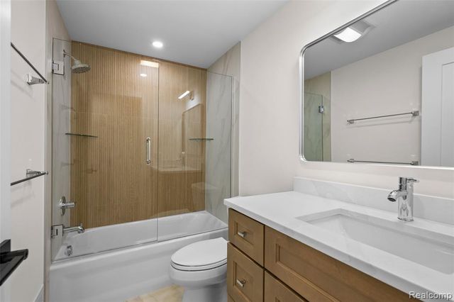1830 Streamedge Court, Rochester Hills, MI 48309