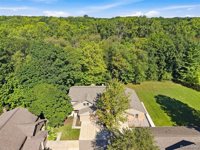 1830 Streamedge Court, Rochester Hills, MI 48309