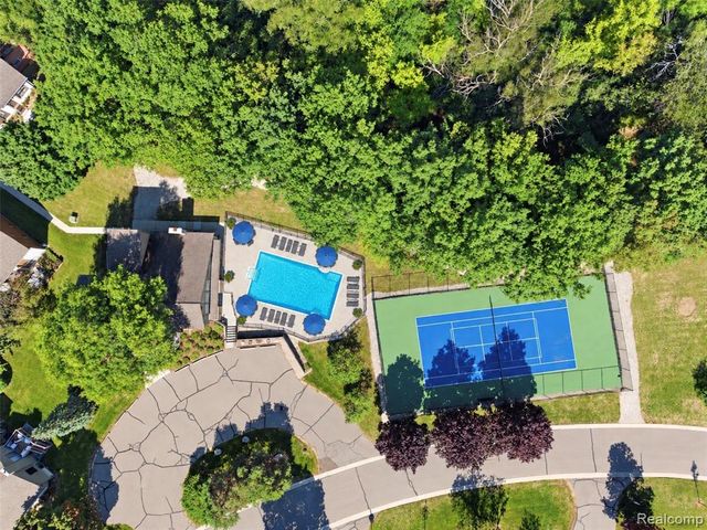 1830 Streamedge Court, Rochester Hills, MI 48309