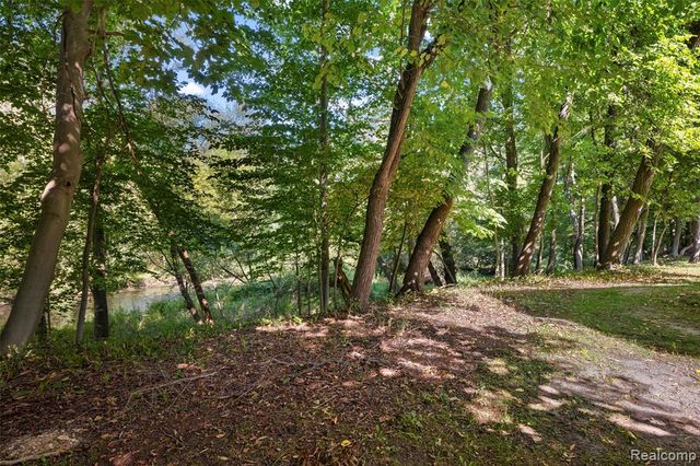 1830 Streamedge Court, Rochester Hills, MI 48309