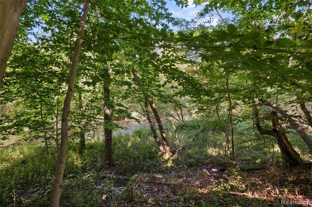 1830 Streamedge Court, Rochester Hills, MI 48309