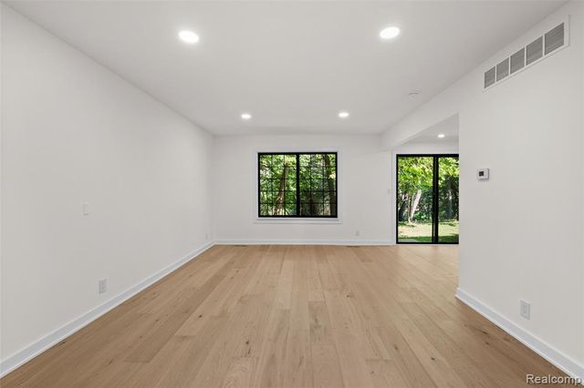 1830 Streamedge Court, Rochester Hills, MI 48309