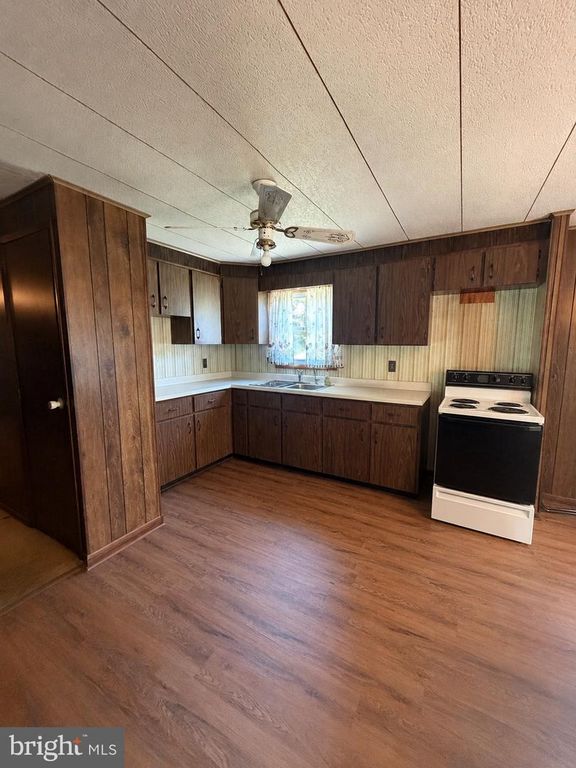 Image 5 of property listing at 6953 GRENADA DR, Salisbury, MD 21804