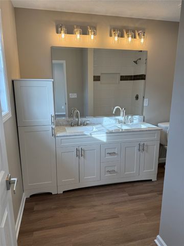 352 E Pleasant View Drive, Des Moines, IA 50315