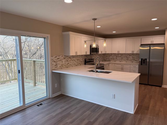 352 E Pleasant View Drive, Des Moines, IA 50315