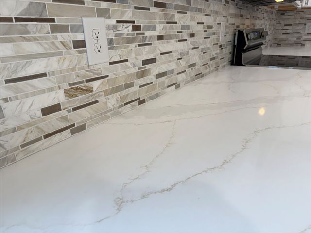 352 E Pleasant View Drive, Des Moines, IA 50315