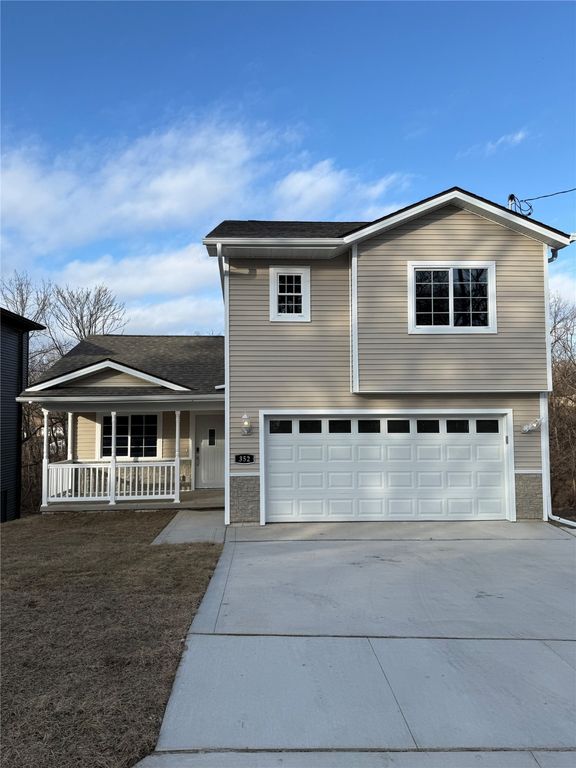 352 E Pleasant View Drive, Des Moines, IA 50315