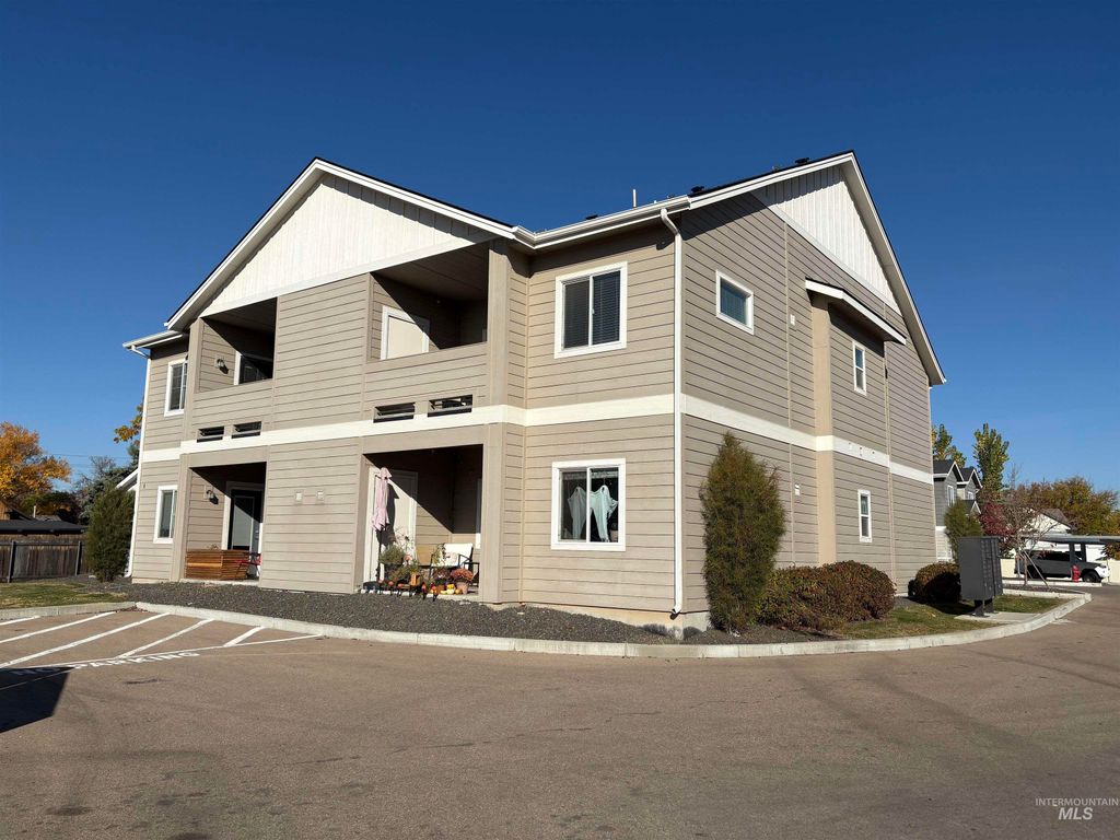 324 NE 3rd St., Meridian, ID 83642 photo 9