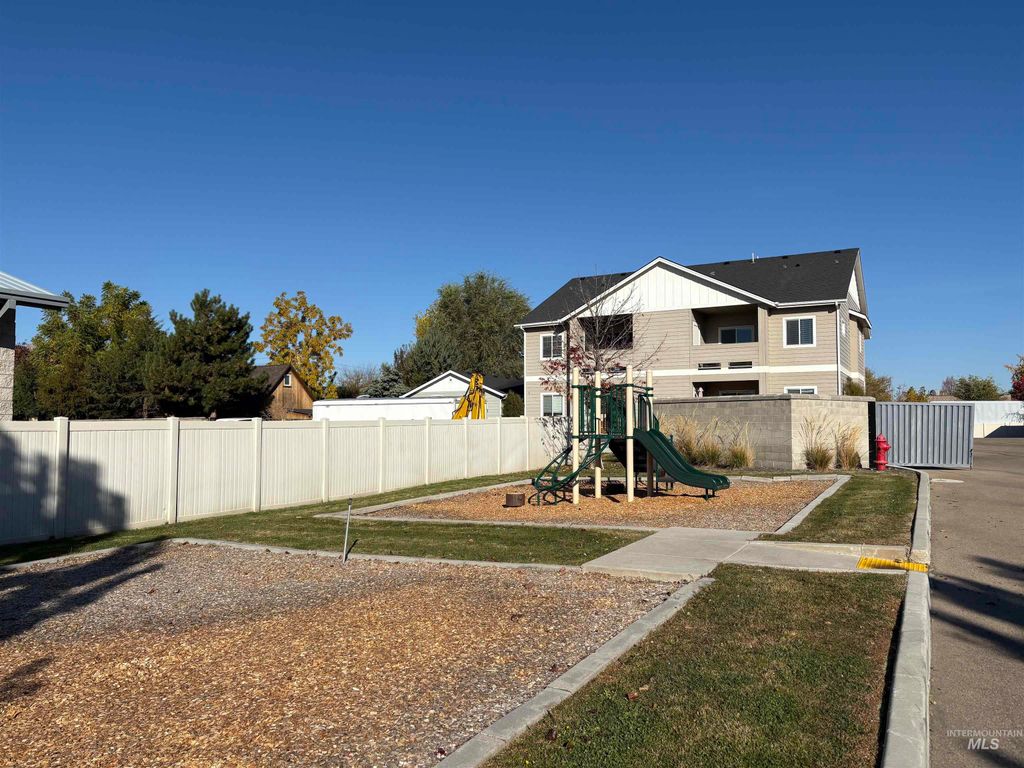 324 NE 3rd St., Meridian, ID 83642 photo 12