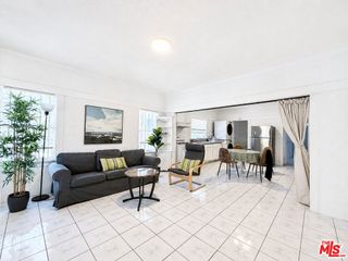 1186 W 37th Drive, Los Angeles, CA 90007