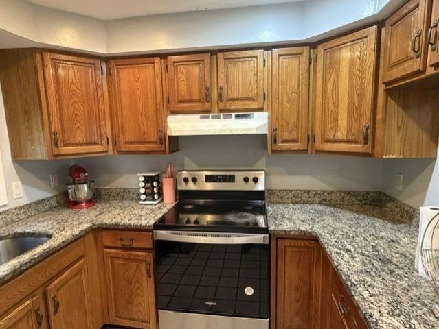 60 Pattison St C14, Abington, MA 02351