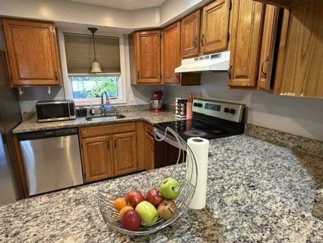 60 Pattison St C14, Abington, MA 02351