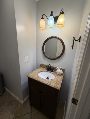 60 Pattison St C14, Abington, MA 02351
