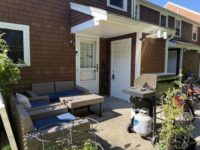 60 Pattison St C14, Abington, MA 02351
