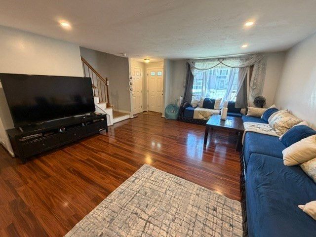 60 Pattison St C14, Abington, MA 02351