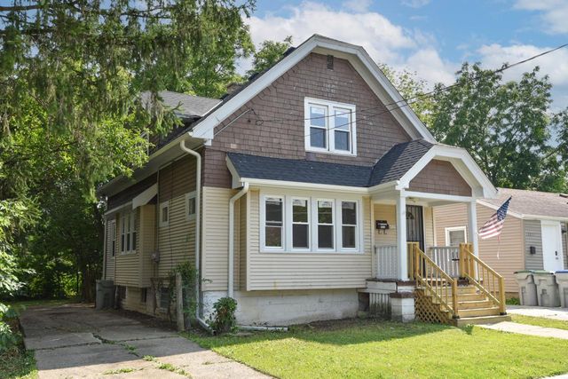 4025 W Fairmount AVENUE, Milwaukee, WI 53209