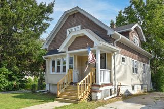 4025 W Fairmount AVENUE, Milwaukee, WI 53209