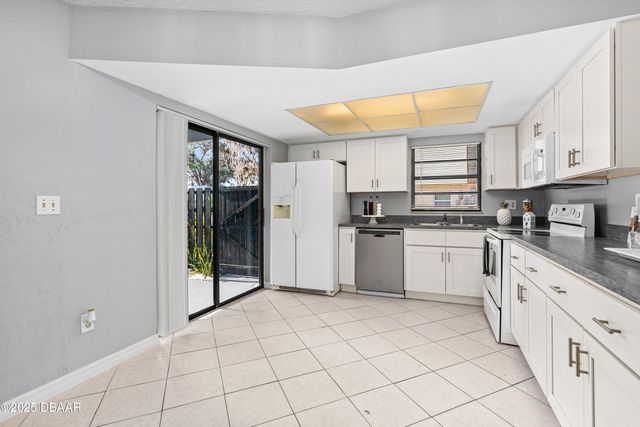 96 Springwood Square, Port Orange, FL 32129