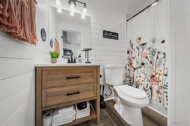 618 N Benton Avenue, St Charles, MO 63301