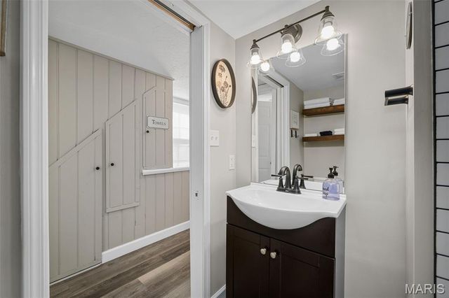 618 N Benton Avenue, St Charles, MO 63301
