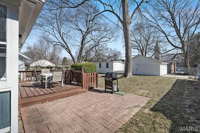 618 N Benton Avenue, St Charles, MO 63301