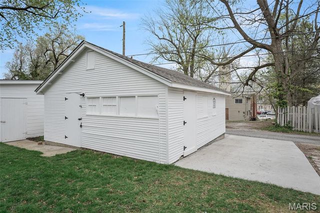 618 N Benton Avenue, St Charles, MO 63301