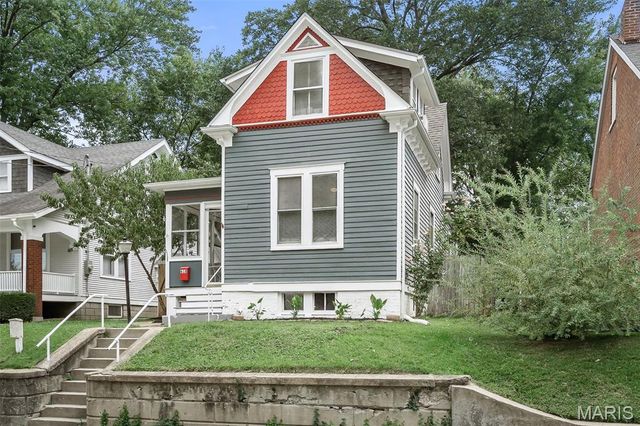 618 N Benton Avenue, St Charles, MO 63301