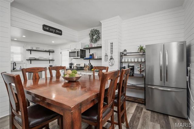 618 N Benton Avenue, St Charles, MO 63301